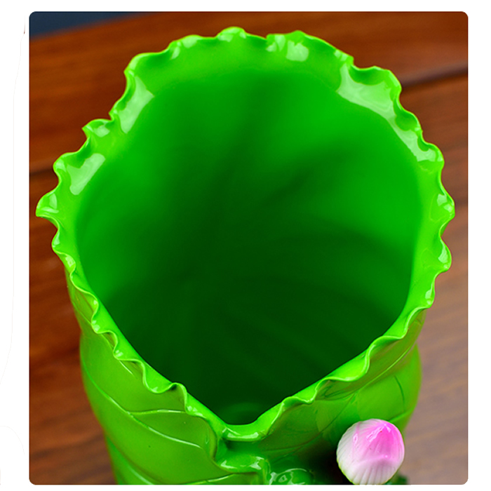 Exquisite Classical Green Lotus Art Pen Holder
