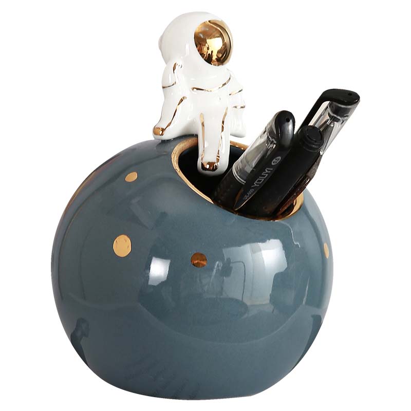 Creative Astronaut Moon Desktop Decoration Pen Holder
