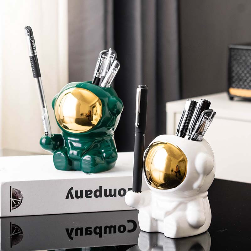 Creative Cartoon Astronaut Pen Holder