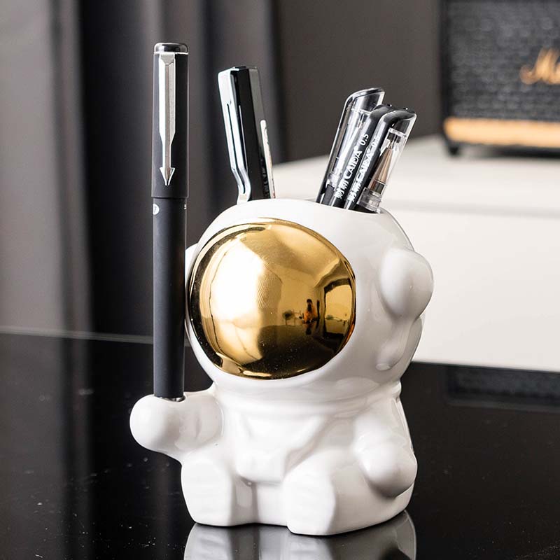 Creative Cartoon Astronaut Pen Holder