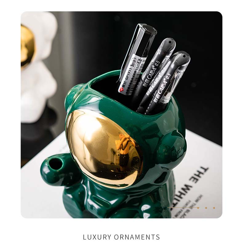 Creative Cartoon Astronaut Pen Holder