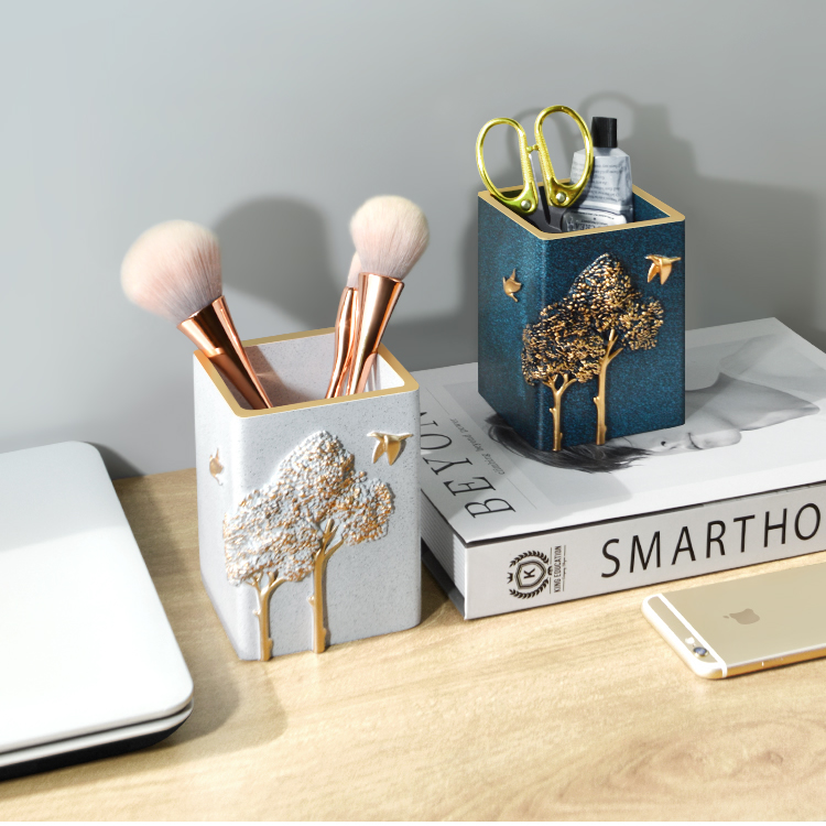 Exquisite Relief Tree Pen Holder