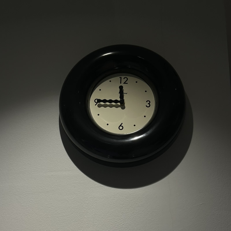 Modern Minimalist Round Wall Clock - Sleek Art  Decor for Home & Office (Orange/Red/Black)