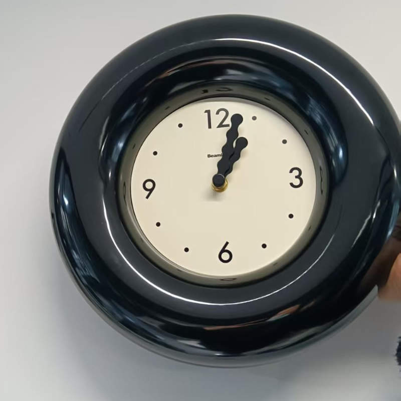 Modern Minimalist Round Wall Clock - Sleek Art  Decor for Home & Office (Orange/Red/Black)