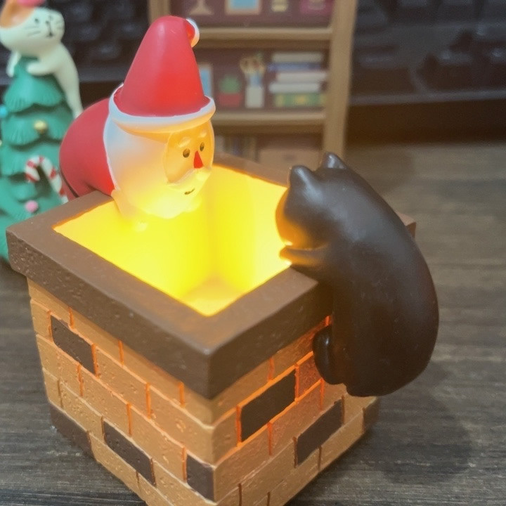 Santa Claus Chimney Pen Holder – Festive Desk Organizer